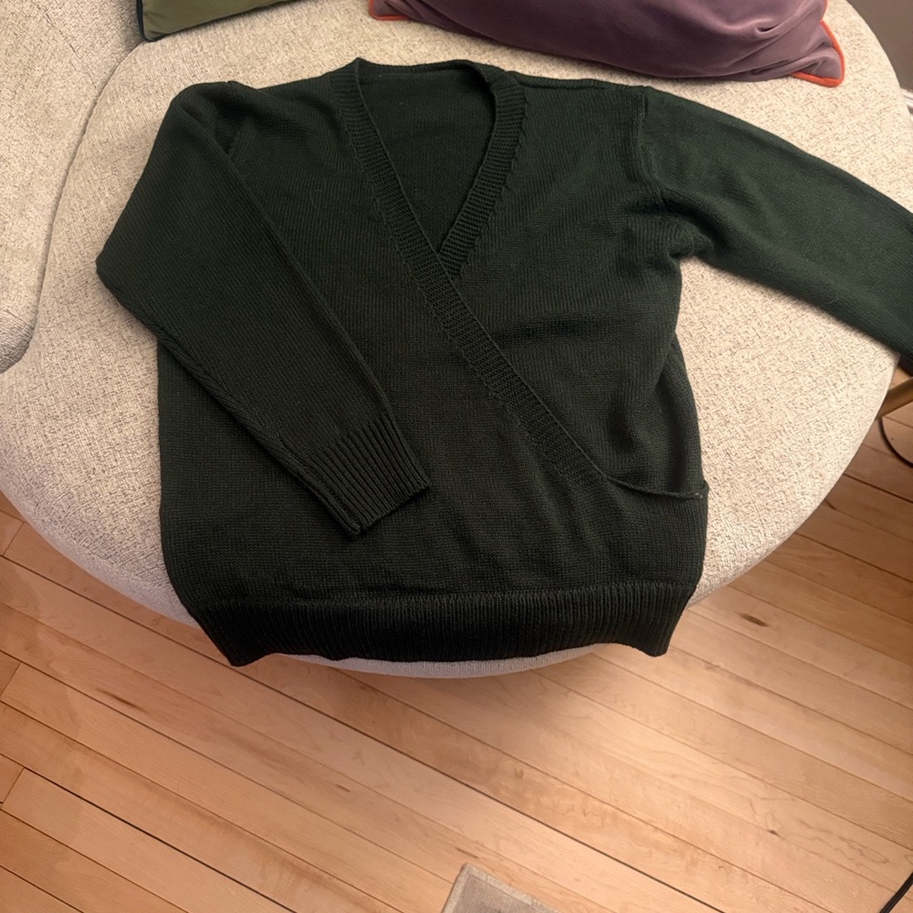 Chic Forest Green V-Neck Sweater for Women